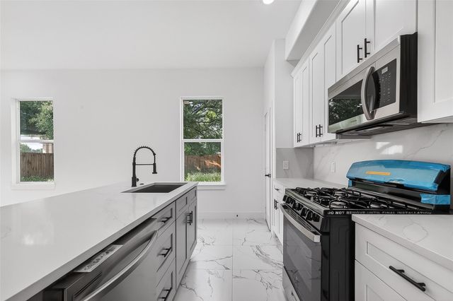 9334 Waller Street, Houston, TX 77012