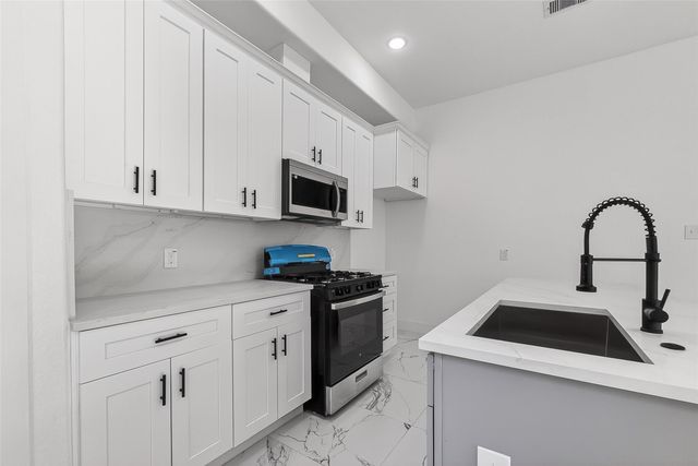 9334 Waller Street, Houston, TX 77012