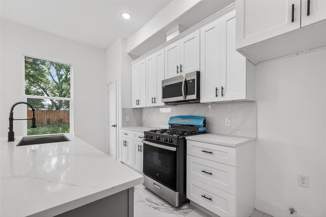 9334 Waller Street, Houston, TX 77012