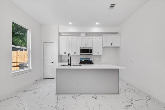 9334 Waller Street, Houston, TX 77012