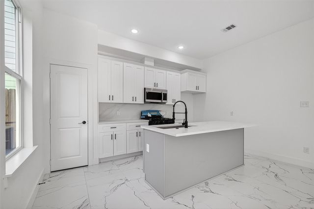 9334 Waller Street, Houston, TX 77012