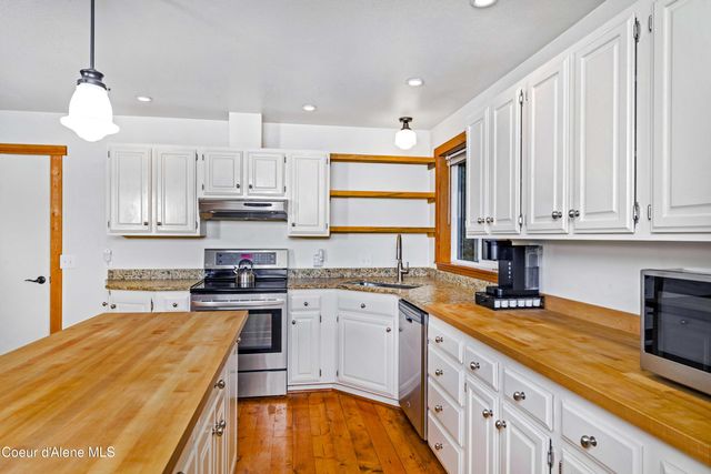 1205 Wooded Acres Dr, Sagle, ID 83860