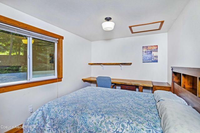 1205 Wooded Acres Dr, Sagle, ID 83860