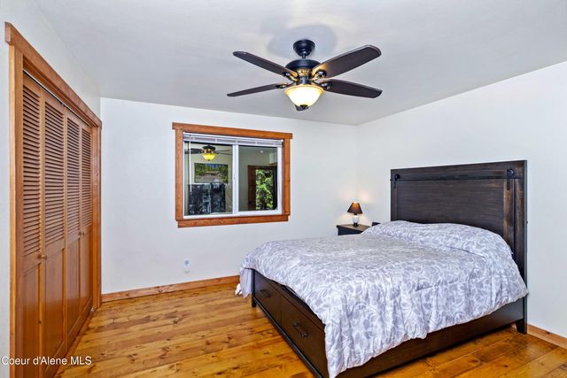 1205 Wooded Acres Dr, Sagle, ID 83860