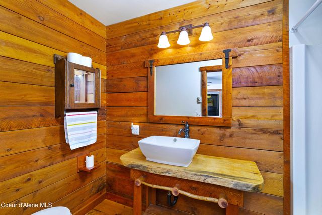 1205 Wooded Acres Dr, Sagle, ID 83860