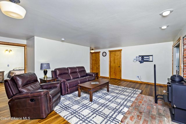 1205 Wooded Acres Dr, Sagle, ID 83860