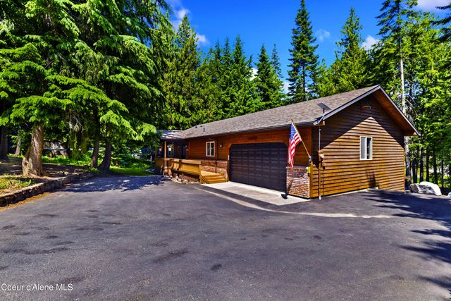 1205 Wooded Acres Dr, Sagle, ID 83860