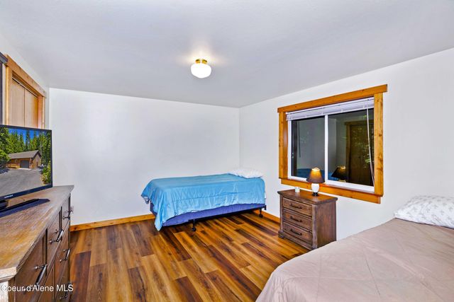 1205 Wooded Acres Dr, Sagle, ID 83860