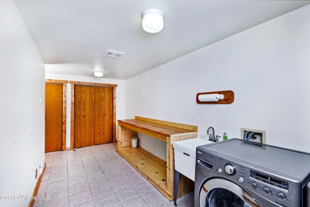 1205 Wooded Acres Dr, Sagle, ID 83860