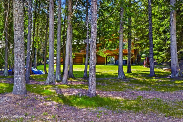 1205 Wooded Acres Dr, Sagle, ID 83860