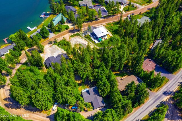 1205 Wooded Acres Dr, Sagle, ID 83860