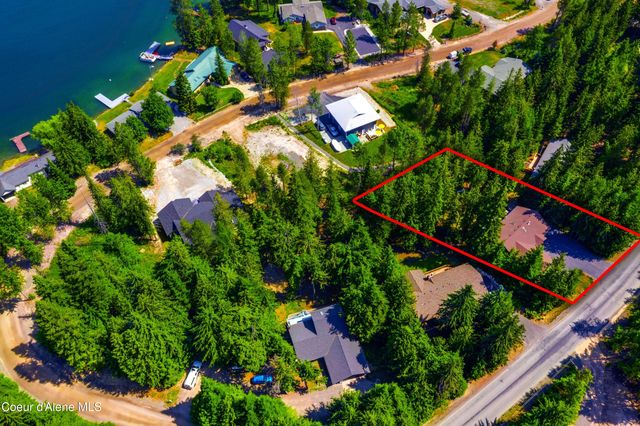 1205 Wooded Acres Dr, Sagle, ID 83860