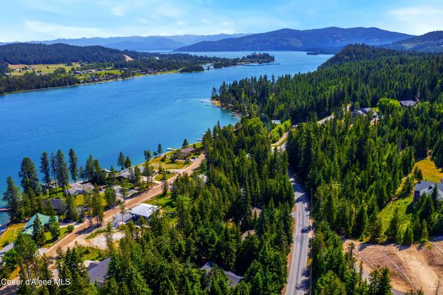 1205 Wooded Acres Dr, Sagle, ID 83860