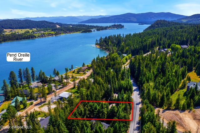 1205 Wooded Acres Dr, Sagle, ID 83860