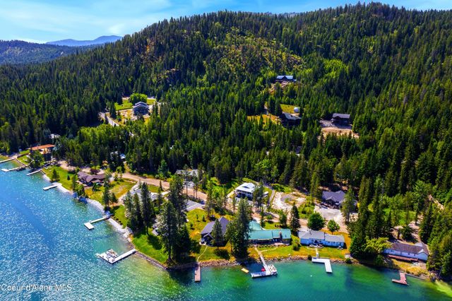 1205 Wooded Acres Dr, Sagle, ID 83860