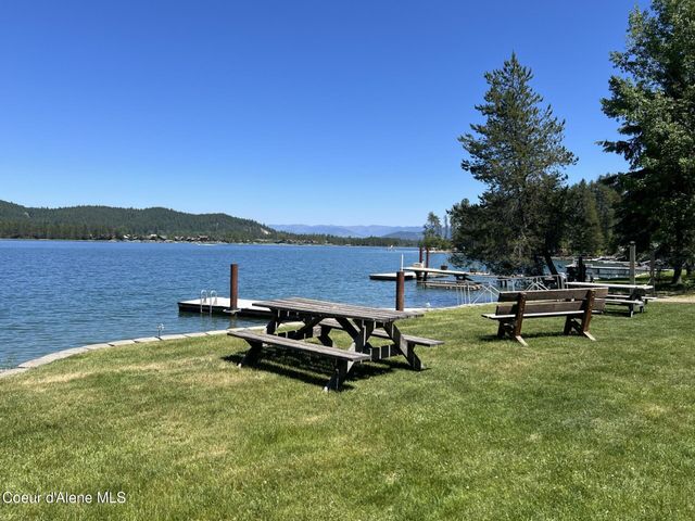 1205 Wooded Acres Dr, Sagle, ID 83860