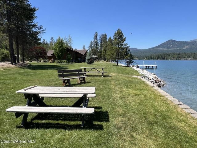 1205 Wooded Acres Dr, Sagle, ID 83860