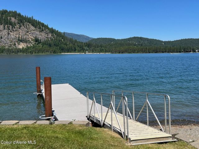 1205 Wooded Acres Dr, Sagle, ID 83860
