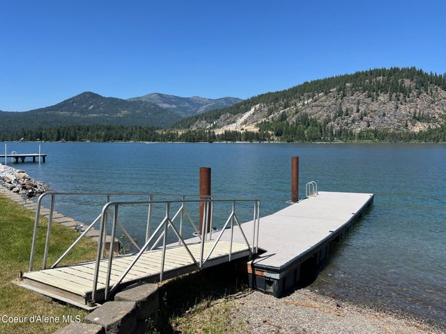 1205 Wooded Acres Dr, Sagle, ID 83860