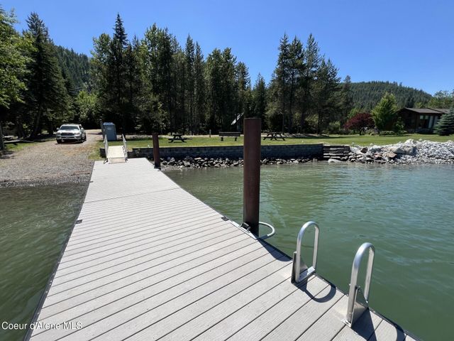 1205 Wooded Acres Dr, Sagle, ID 83860