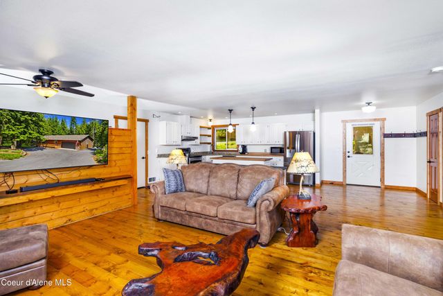 1205 Wooded Acres Dr, Sagle, ID 83860