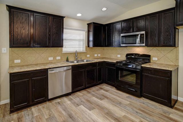 319 Wild Cat DR, Bastrop, TX 78602