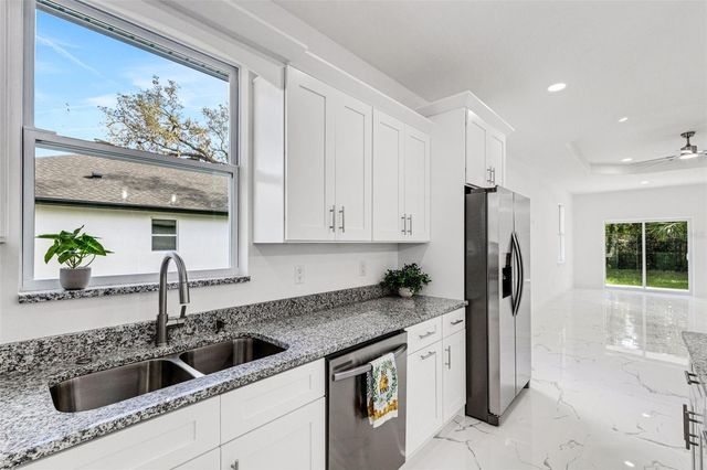 806 W LOWRY LANE, Tampa, FL 33604