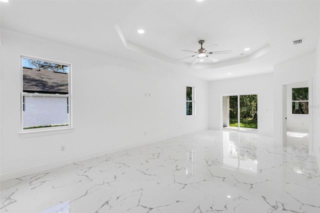 806 W LOWRY LANE, Tampa, FL 33604