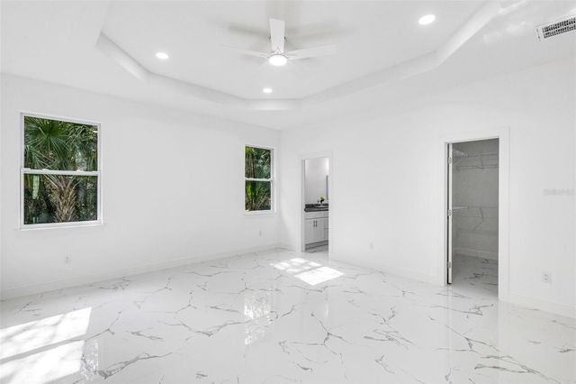 806 W LOWRY LANE, Tampa, FL 33604