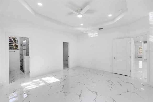 806 W LOWRY LANE, Tampa, FL 33604