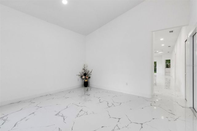 806 W LOWRY LANE, Tampa, FL 33604