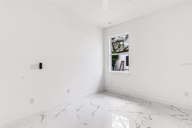 806 W LOWRY LANE, Tampa, FL 33604