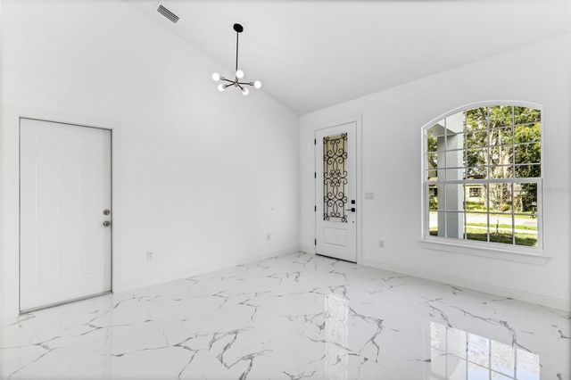 806 W LOWRY LANE, Tampa, FL 33604
