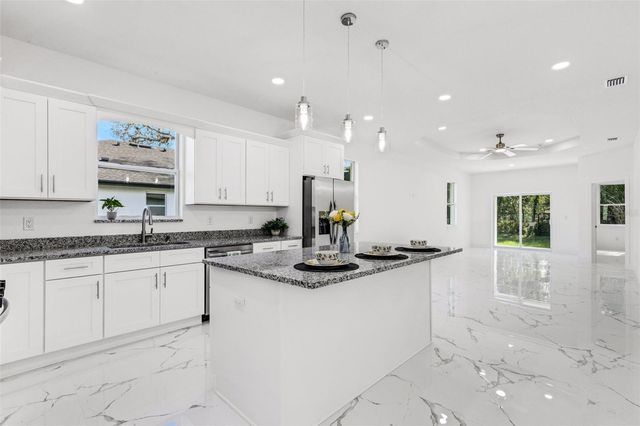 806 W LOWRY LANE, Tampa, FL 33604
