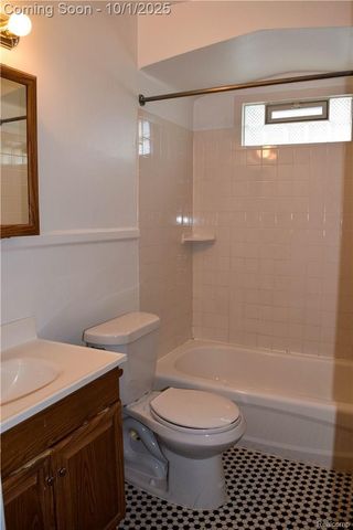 360 KINGS HWY Highway, Wyandotte, MI 48192