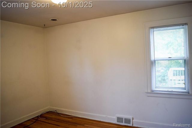 360 KINGS HWY Highway, Wyandotte, MI 48192