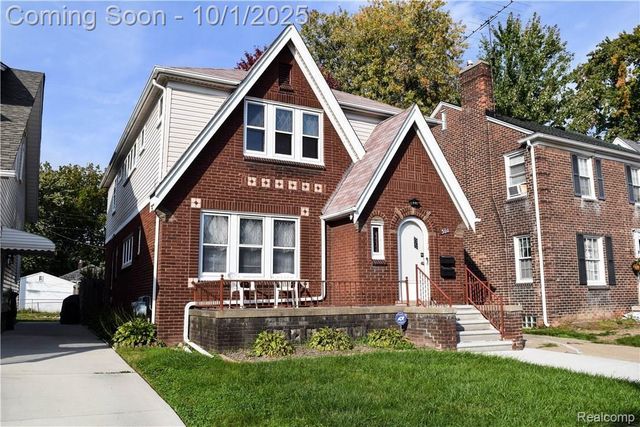 360 KINGS HWY Highway, Wyandotte, MI 48192