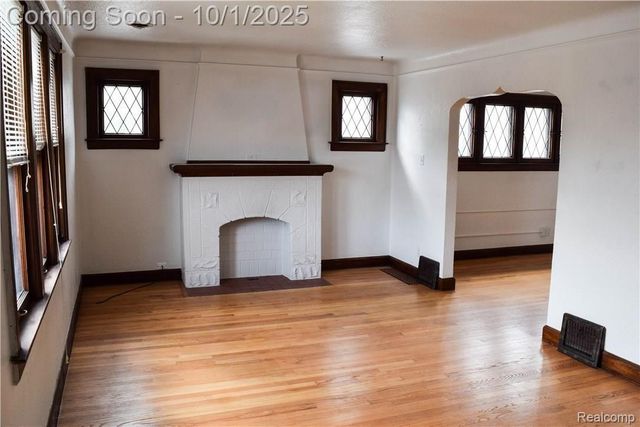 360 KINGS HWY Highway, Wyandotte, MI 48192