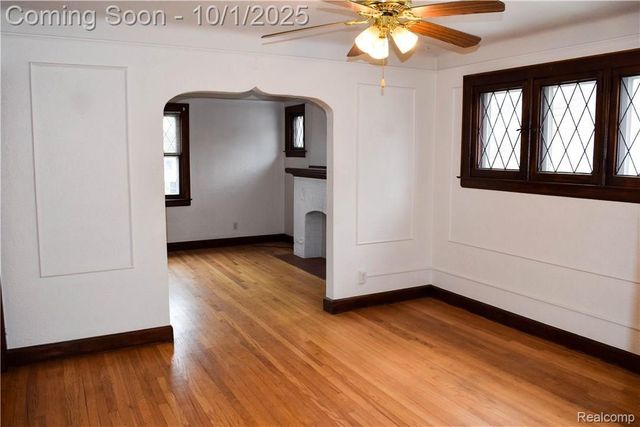 360 KINGS HWY Highway, Wyandotte, MI 48192