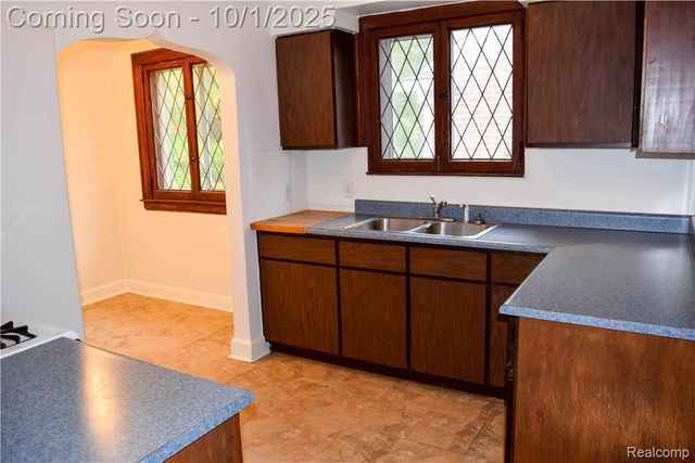 360 KINGS HWY Highway, Wyandotte, MI 48192