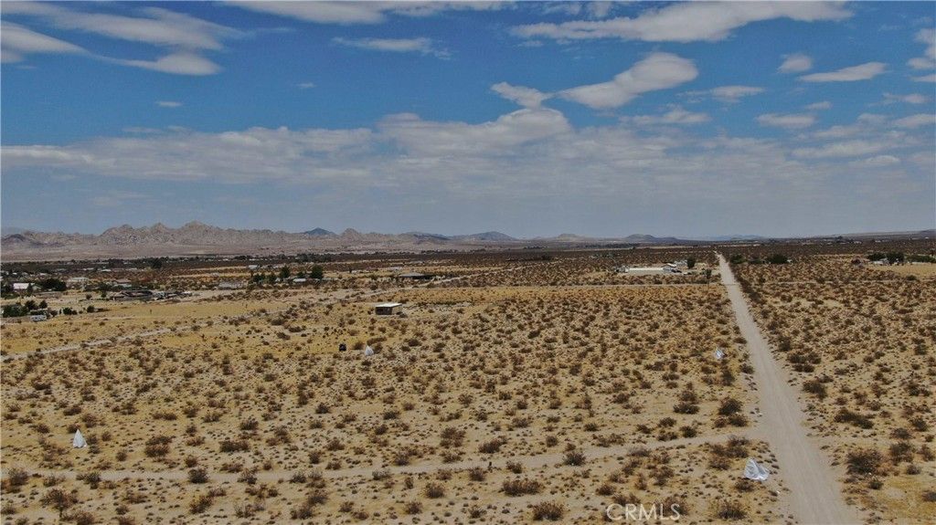 Image 11 of property listing at 35530 El Dorado, Lucerne Valley, CA 92356