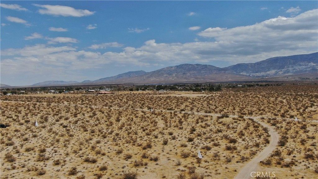Image 15 of property listing at 35530 El Dorado, Lucerne Valley, CA 92356