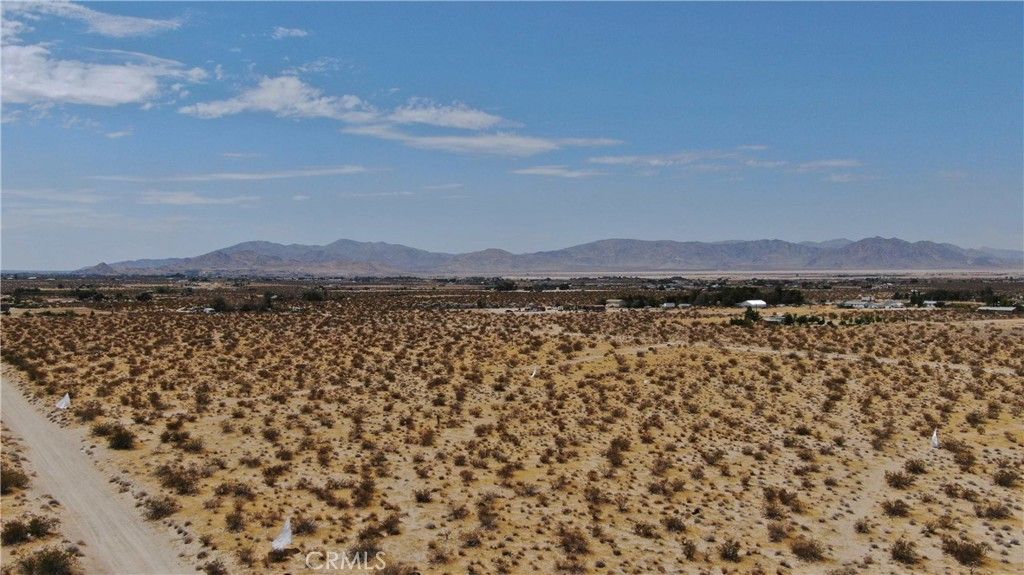Image 21 of property listing at 35530 El Dorado, Lucerne Valley, CA 92356