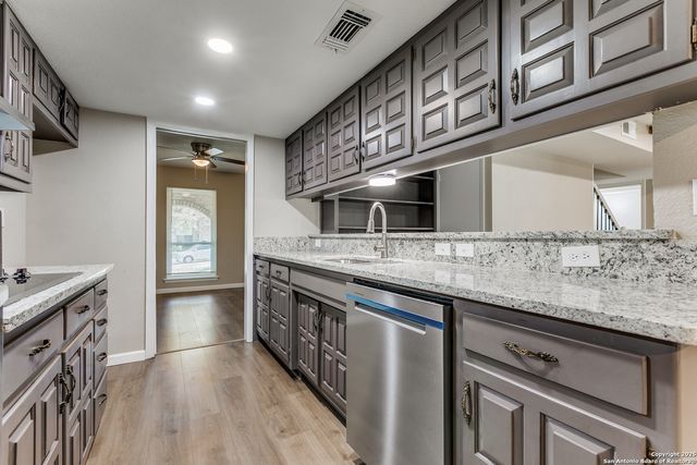 10215 Charter Ridge, San Antonio, TX 78230
