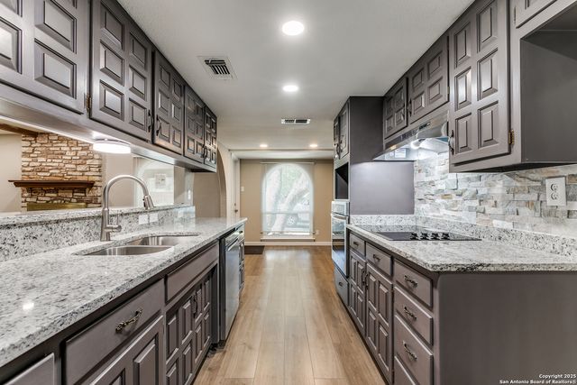 10215 Charter Ridge, San Antonio, TX 78230