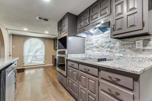 10215 Charter Ridge, San Antonio, TX 78230