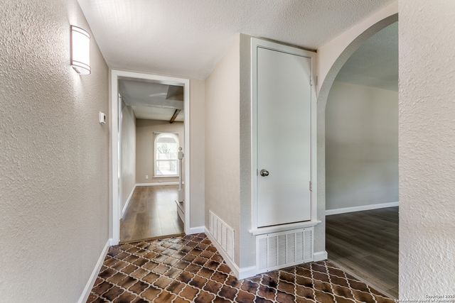 10215 Charter Ridge, San Antonio, TX 78230