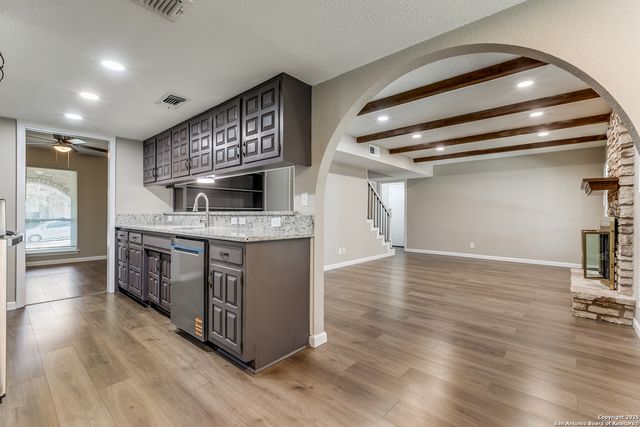 10215 Charter Ridge, San Antonio, TX 78230
