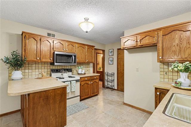 604 Finch Street, Raymore, MO 64083
