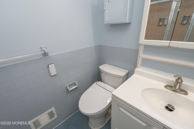 42 Buttonwood Court, Lakewood, NJ 08701